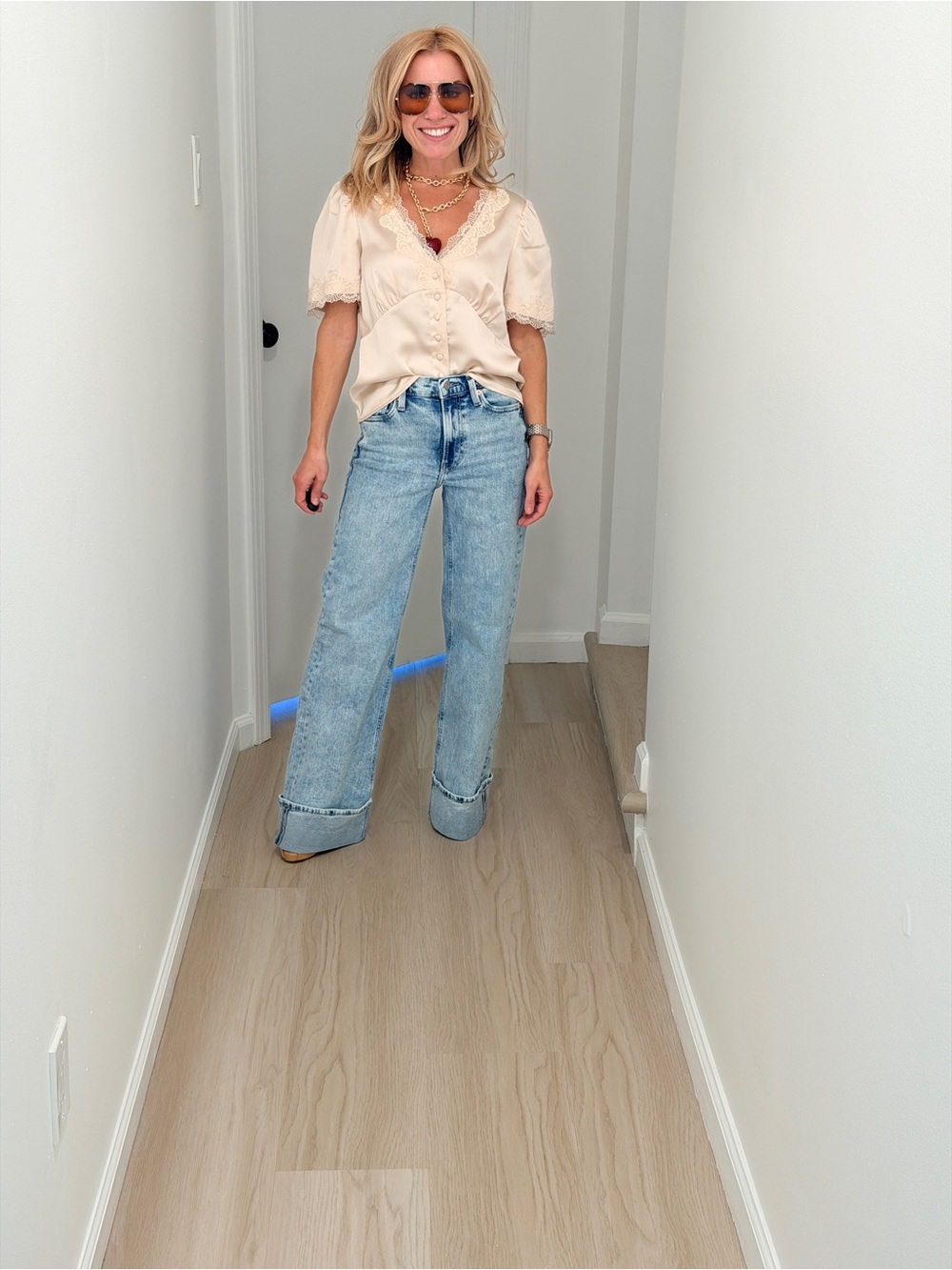 Light Wash Wide-Leg Women’s Jeans - Light Blue